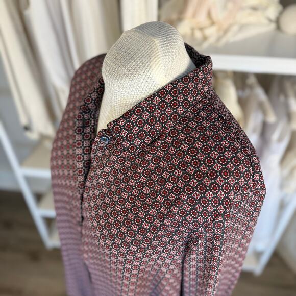 Chelsea & Theodore Women's Size 2XL Black & Red Geometric Button Up Blouse #3549 - Picture 7 of 10